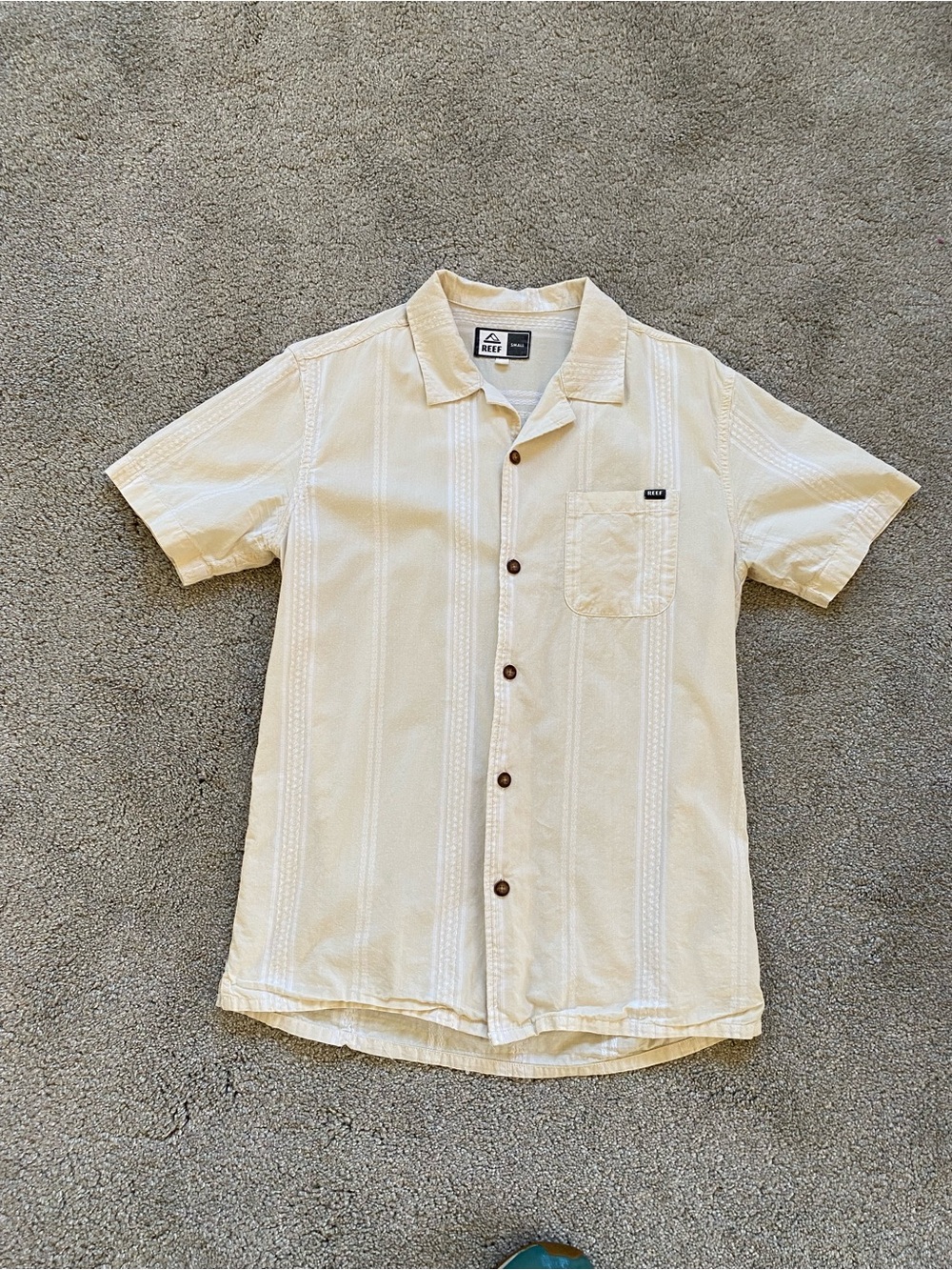 Reef Men’s Cream Short-Sleeve Button-Down Camp Shirt